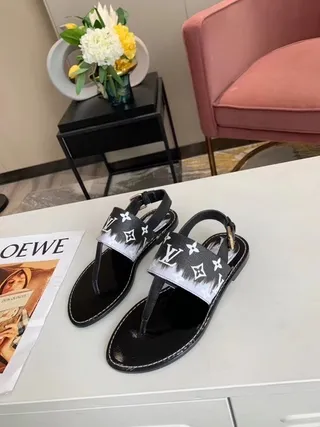 Sandalias casuales Louis Vuitton Monogram con correa gradient y tanga 6