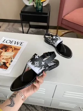 Sandalias casuales Louis Vuitton Monogram con correa gradient y tanga 8