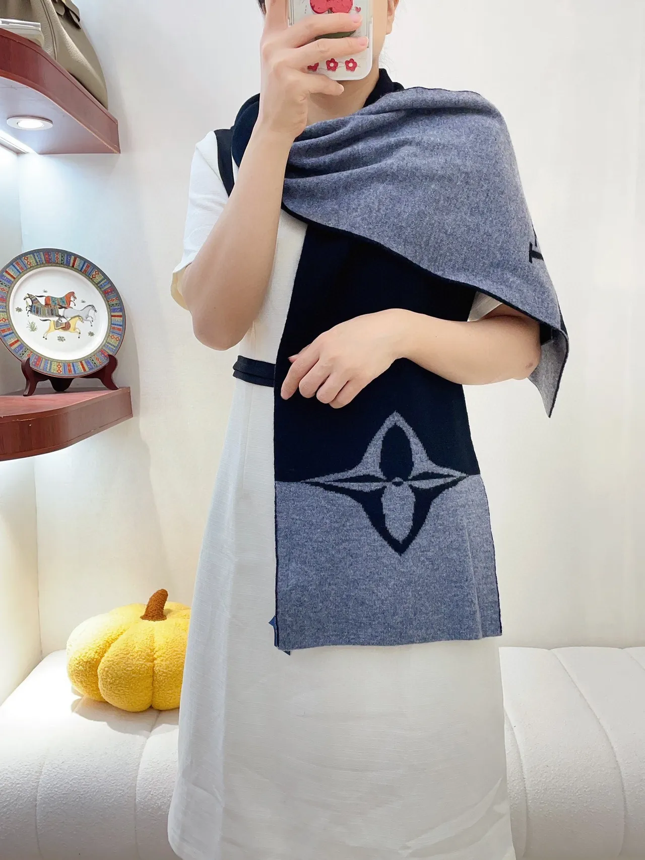 Louis Vuitton Monogram Knit নেভি ও গ্রে ক্যাশমিয়ার স্কার্ফ 2
