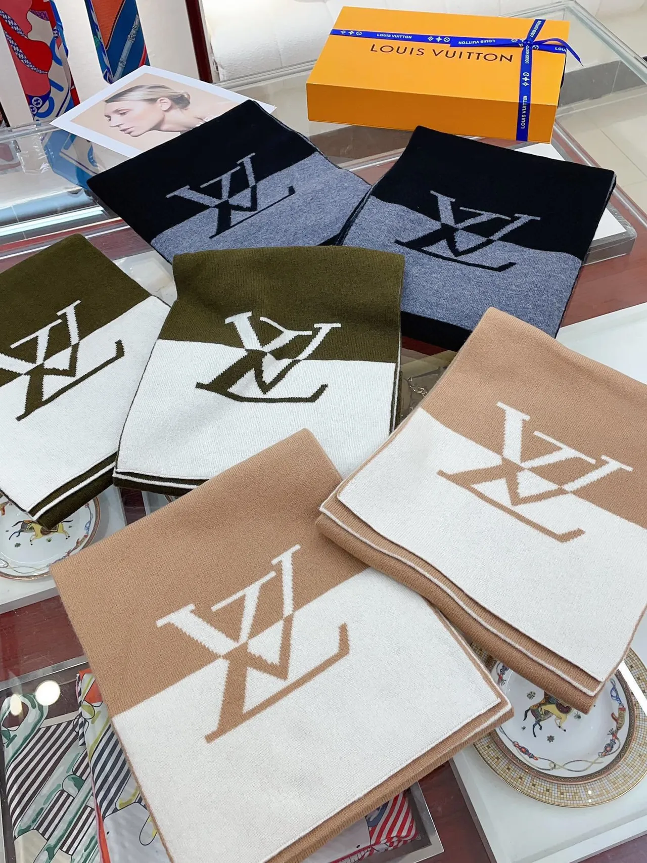 Louis Vuitton Monogram Knit নেভি ও গ্রে ক্যাশমিয়ার স্কার্ফ 3