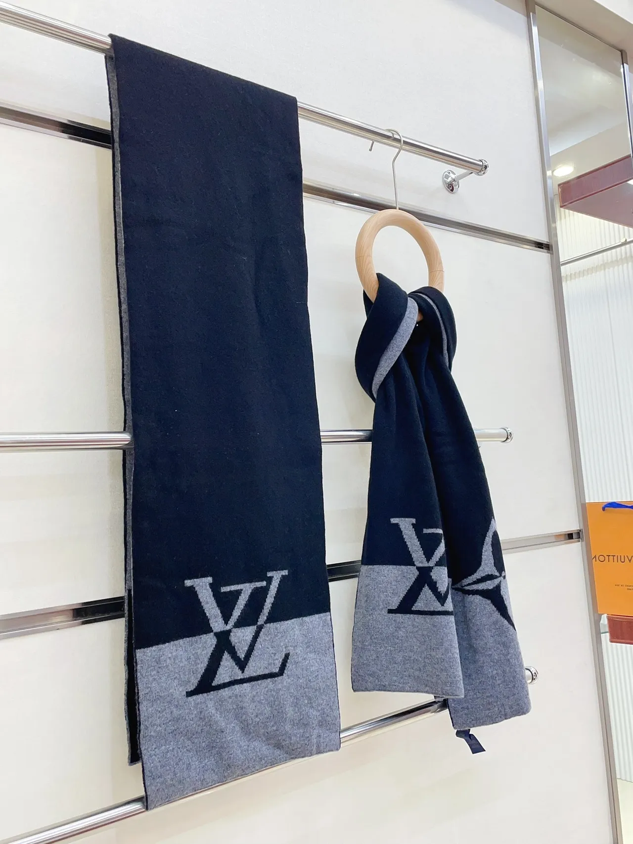 Louis Vuitton Monogram Knit নেভি ও গ্রে ক্যাশমিয়ার স্কার্ফ 9