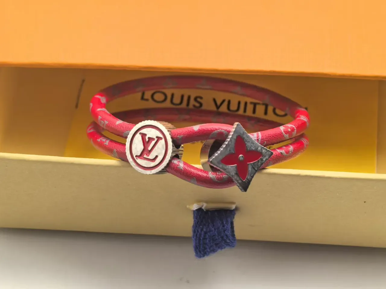 Pulseira Louis Vuitton Monograma Couro Preto Vermelho Dupla Enrolação Cordão 4