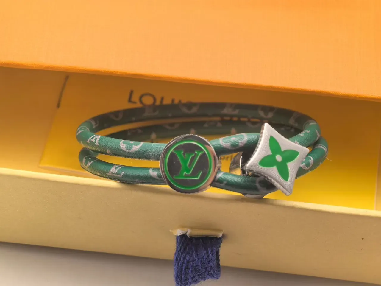 Pulseira Louis Vuitton Monograma Couro Preto Vermelho Dupla Enrolação Cordão 9