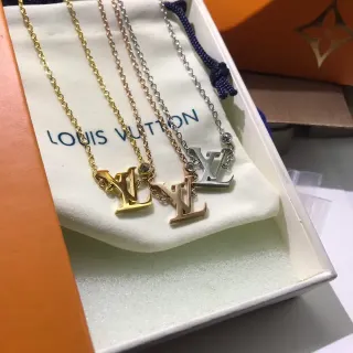 قلادة Louis Vuitton Monogram ذهبي فضي مع إكسنت كريستال