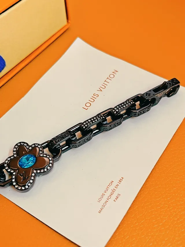Bracelete Louis Vuitton Monogram World Tour Preto Laranja Corrente Oxidada Pavé Cristais Acentos 2