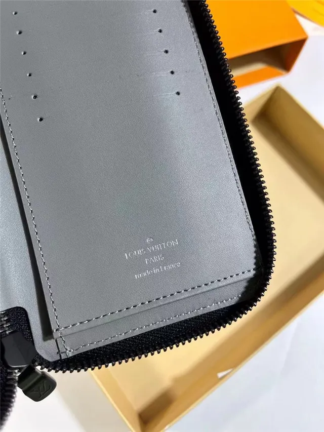 Louis Vuitton Monogram World Tour Portefeuille Long Gris Clair 2