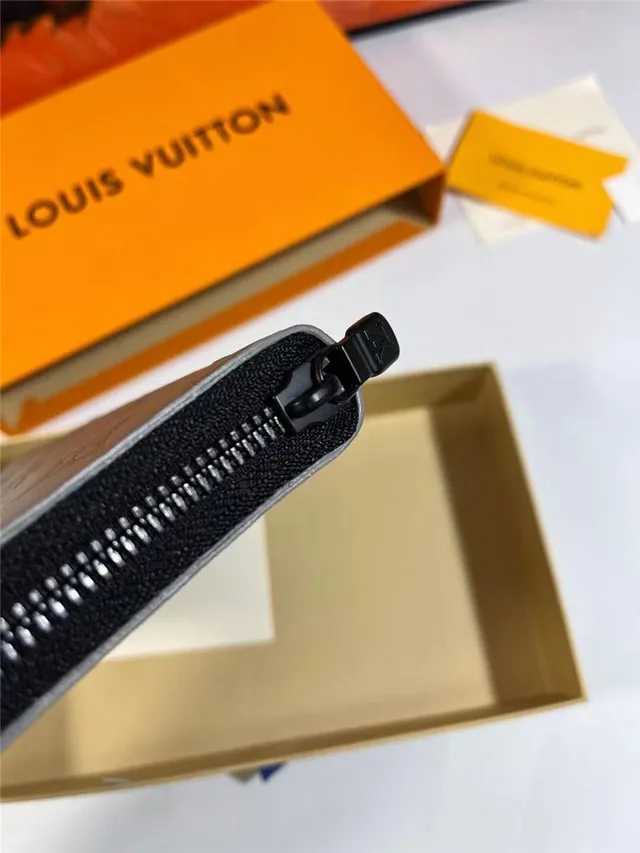 Louis Vuitton Monogram World Tour Portefeuille Long Gris Clair 5