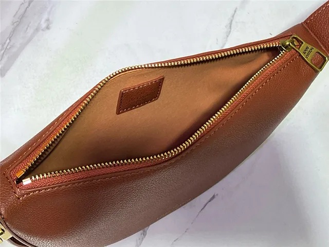 Louis Vuitton Moon Belt Bag Bolsa de Cintura de Couro Pebbled Preto de Moda 11
