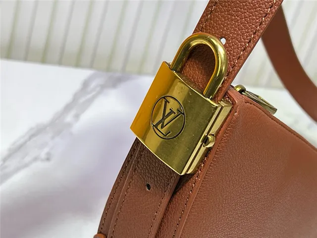 Louis Vuitton Moon Belt Bag Bolsa de Cintura de Couro Pebbled Preto de Moda 14