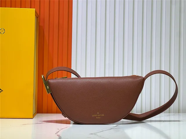 Louis Vuitton Moon Belt Bag Bolsa de Cintura de Couro Pebbled Preto de Moda 18
