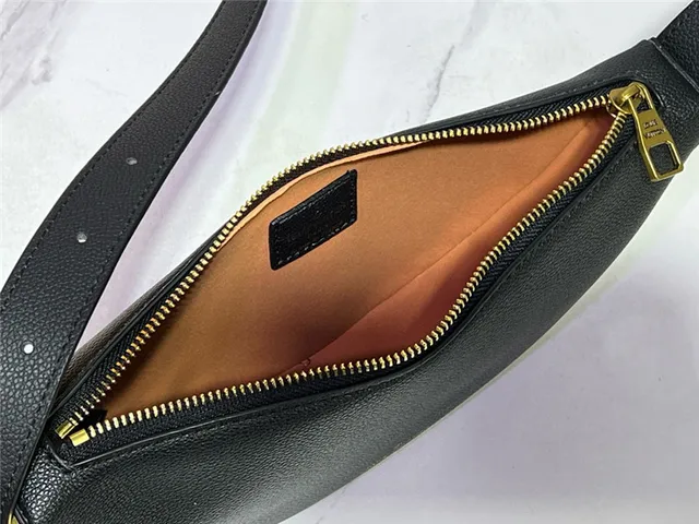 Louis Vuitton Moon Belt Bag Bolsa de Cintura de Couro Pebbled Preto de Moda 20