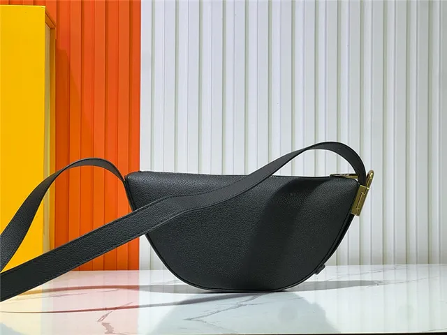 Louis Vuitton Moon Belt Bag Bolsa de Cintura de Couro Pebbled Preto de Moda 22