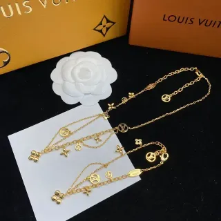 قلادة Louis Vuitton Multi-Strand LV Monogram Floral Charm