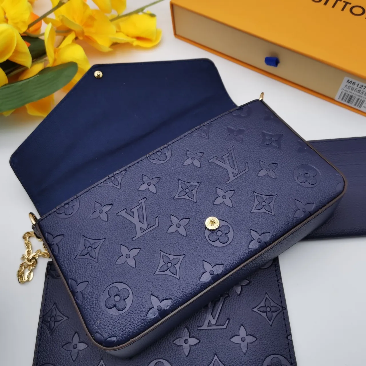 Billetera Louis Vuitton Navy Blue Embossed Monogram Larga 2