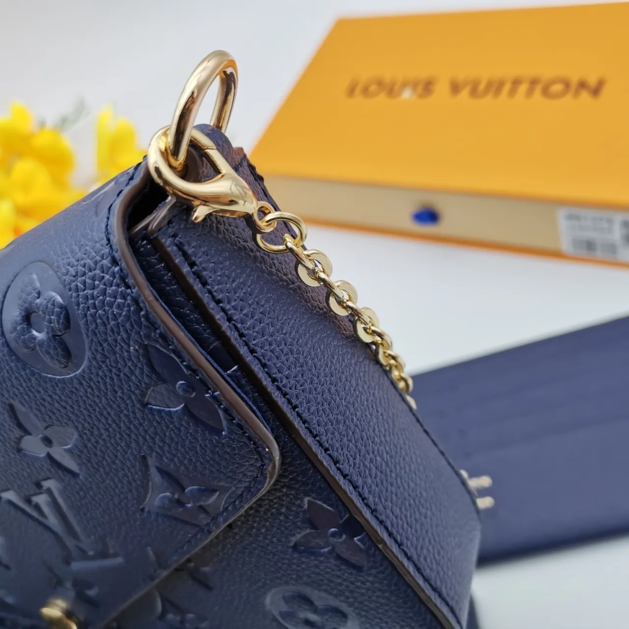 Billetera Louis Vuitton Navy Blue Embossed Monogram Larga 5