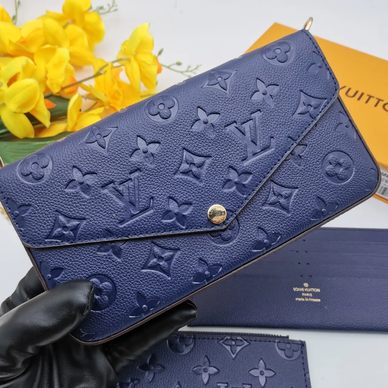 Billetera Louis Vuitton Navy Blue Embossed Monogram Larga 7