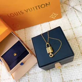 Colar Louis Vuitton Padlock Monogram Gold-Tone