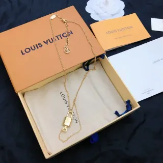 Colar Louis Vuitton Pendentif Padlock Corrente Dourada