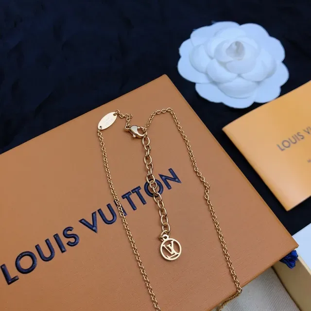Colar Louis Vuitton Pendentif Padlock Corrente Dourada 3