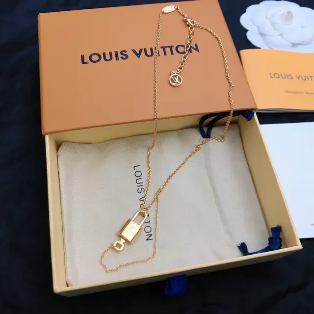 Colar Louis Vuitton Pendentif Padlock Corrente Dourada 8