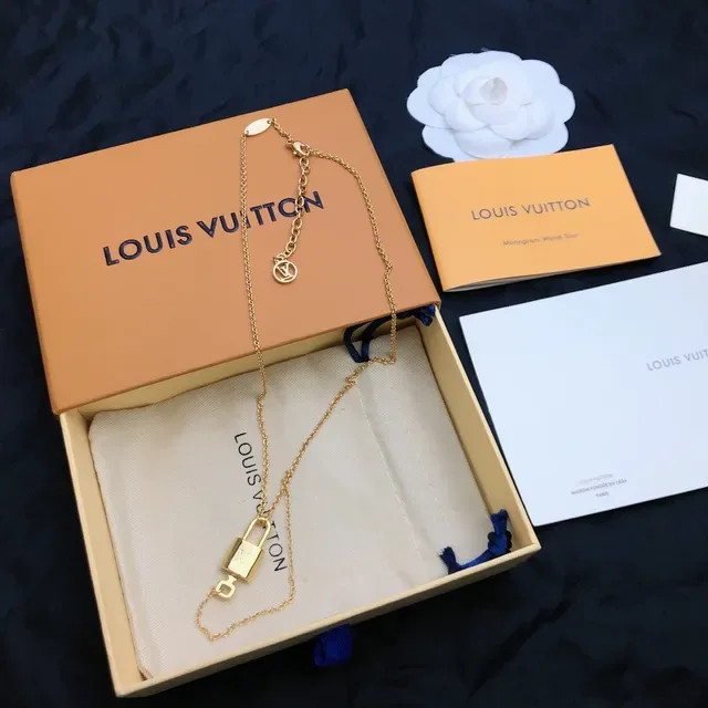 Colar Louis Vuitton Pendentif Padlock Corrente Dourada 9