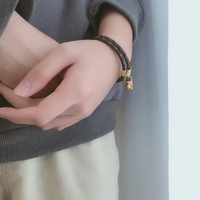 Louis Vuitton Petite Malle Pulsera Cuero Monogram Trenzada Oro-Tono 2