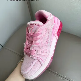 Louis Vuitton Tênis Lifestyle rosa e branco com sola chunky e borda textil desfiada
