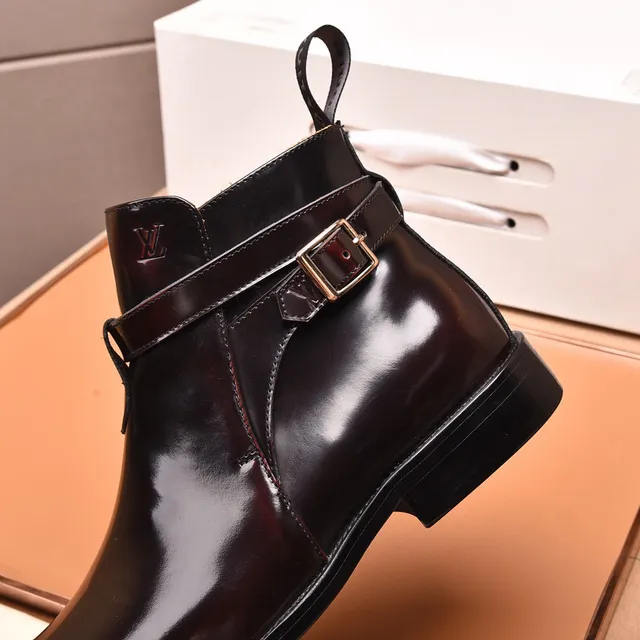 Louis Vuitton Bottes à la cheville en cuir verni brillant avec boucle et bride 3