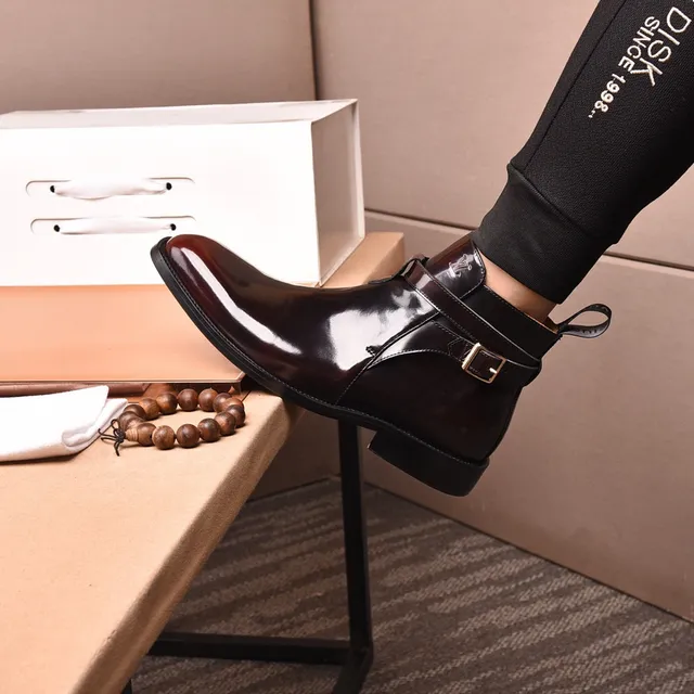 Louis Vuitton Bottes à la cheville en cuir verni brillant avec boucle et bride 7