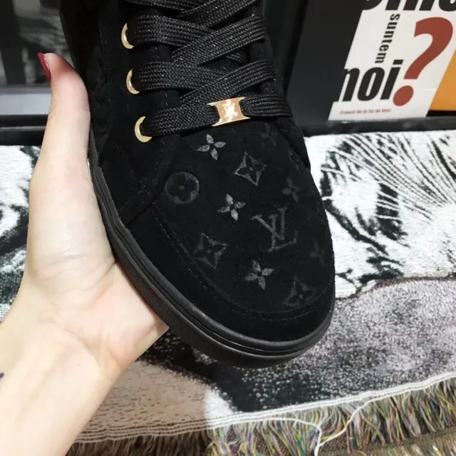 Louis Vuitton Run Away Botas de rodilla de terciopelo negro y dorado monogramadas con forro de shearling y puño 3