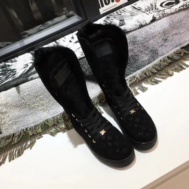 Louis Vuitton Run Away Botas de rodilla de terciopelo negro y dorado monogramadas con forro de shearling y puño 7