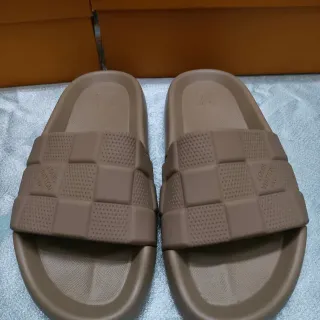 लुई विटटन Run Away Checkerboard Taupe चप्पल