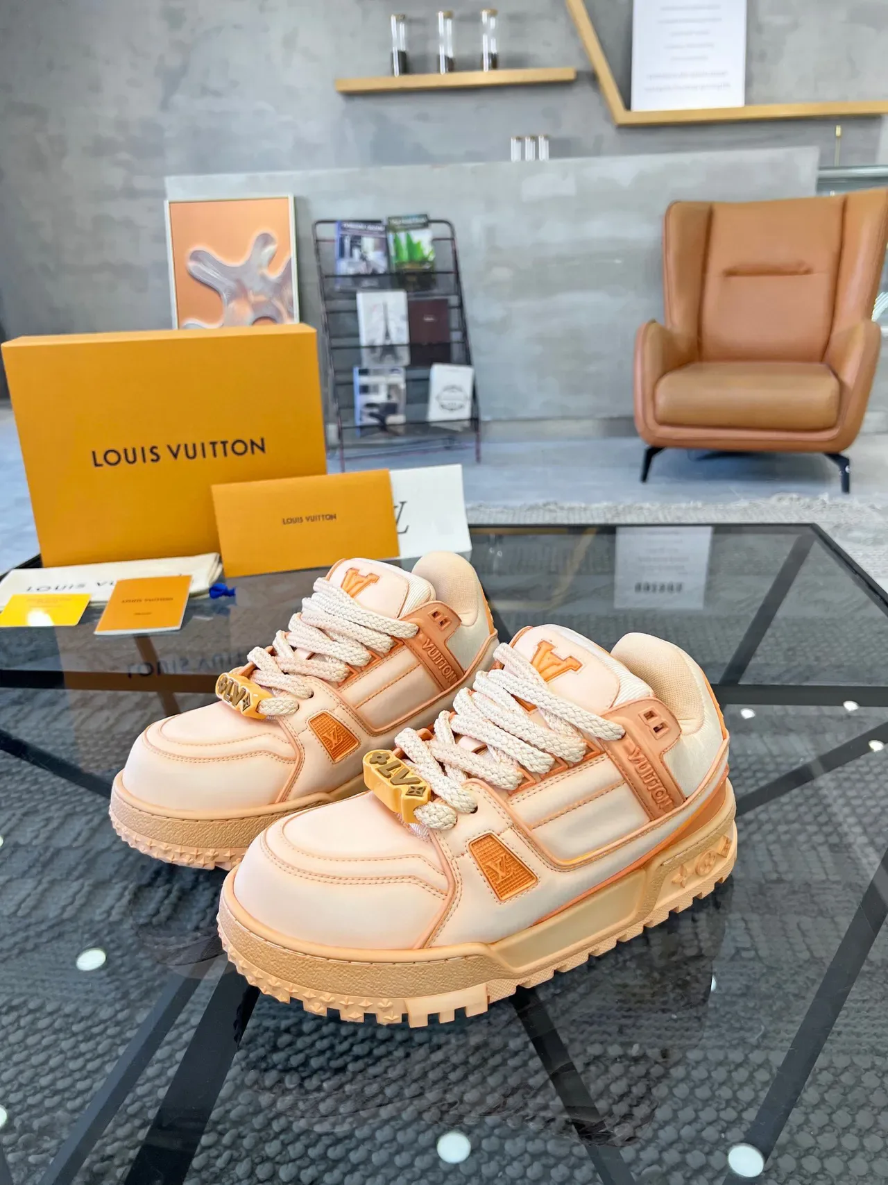 Louis Vuitton Fuyez Pêche et Orange Sneakers Lifestyle 2