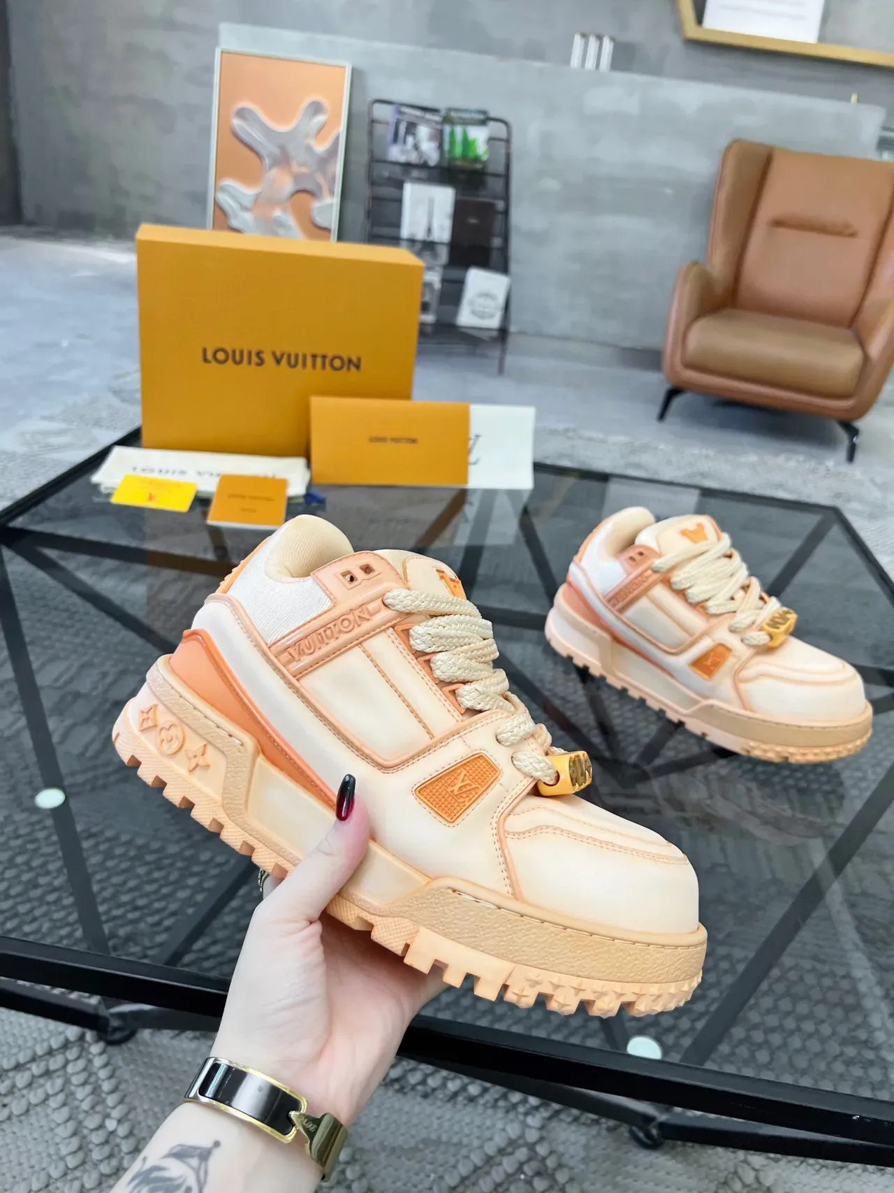 Louis Vuitton Fuyez Pêche et Orange Sneakers Lifestyle 5