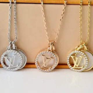 Colar Louis Vuitton Prata Dourado Pendente Circular com Inlay de Mãe-da-Pérola