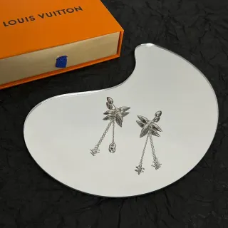 Louis Vuitton brincos com motivo de folha de prata pendentes