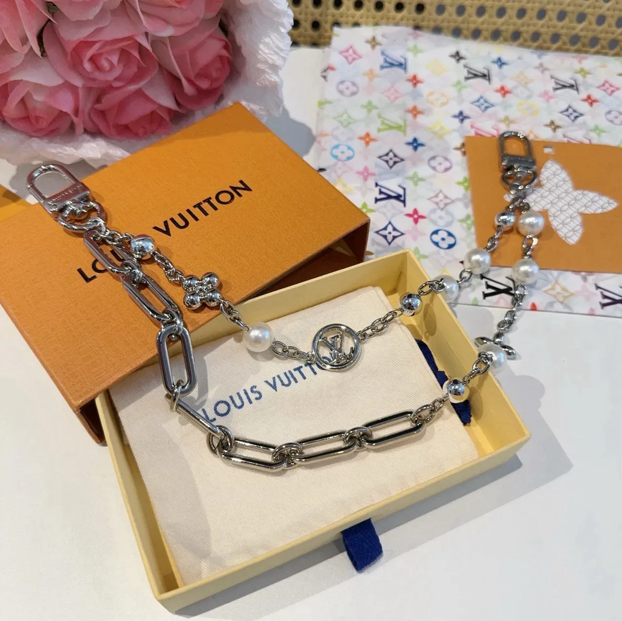 Louis Vuitton Colar Corrente de elos Prata Branco com acentos de pérola cultivada 8