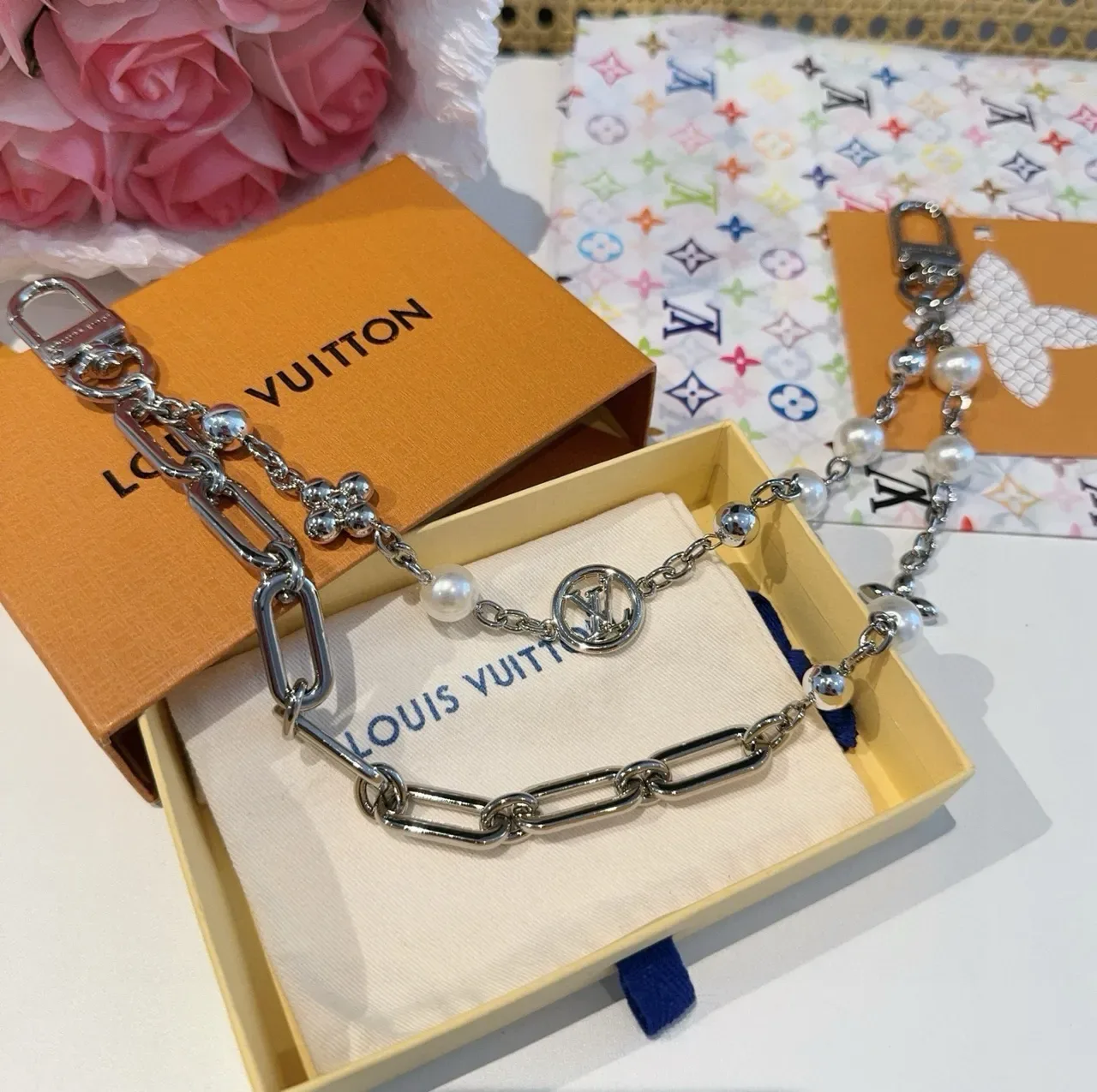 Louis Vuitton Colar Corrente de elos Prata Branco com acentos de pérola cultivada 9