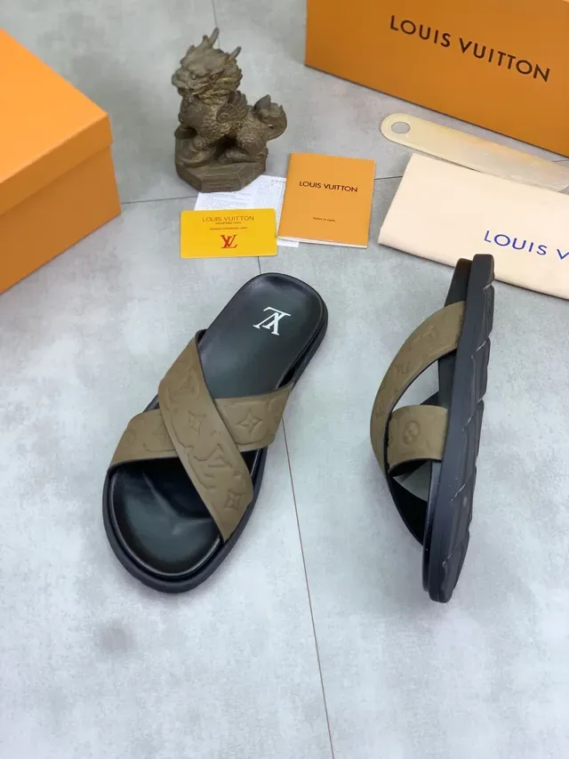 Louis Vuitton 黑色米色交叉印花拖鞋 软橡胶底 4