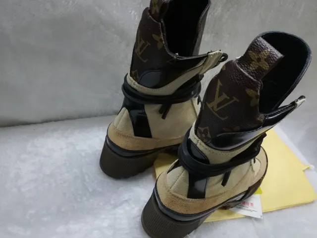 Louis Vuitton Trekking Boot Botas de tobillo Beige Monograma Ante y Charol 3