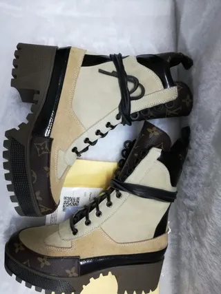 Louis Vuitton Trekking Boot Botas de tobillo Beige Monograma Ante y Charol 6