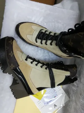 Louis Vuitton Trekking Boot Botas de tobillo Beige Monograma Ante y Charol 7