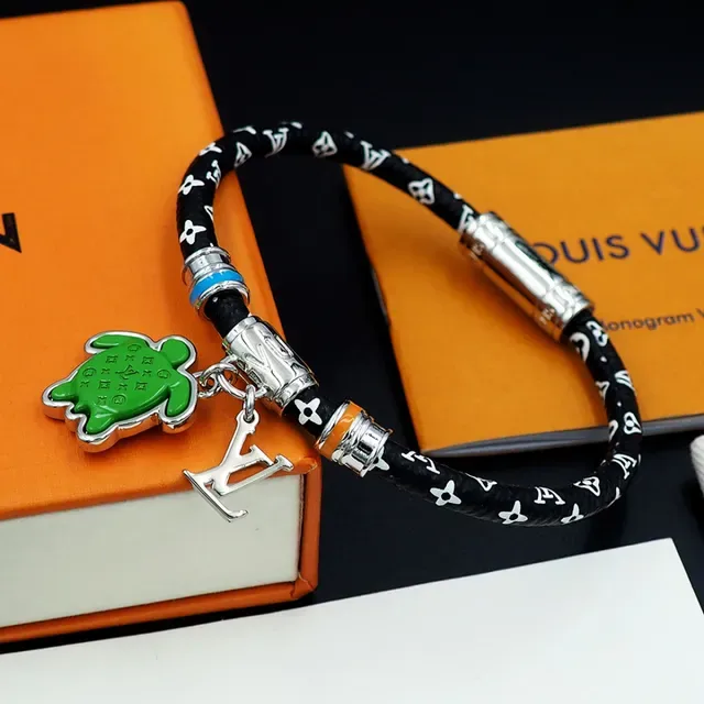 Bracelet Louis Vuitton Charm Tortue Noir Vert Cordon Emaillé 3