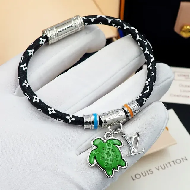 Bracelet Louis Vuitton Charm Tortue Noir Vert Cordon Emaillé 5