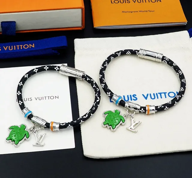 Bracelet Louis Vuitton Charm Tortue Noir Vert Cordon Emaillé 12