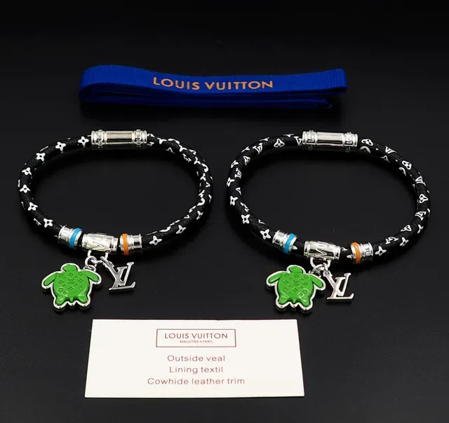 Bracelet Louis Vuitton Charm Tortue Noir Vert Cordon Emaillé 13