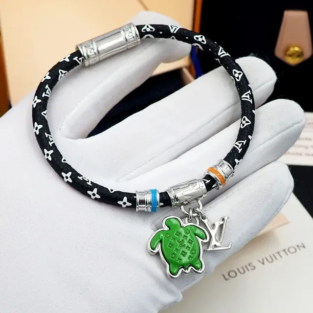 Bracelet Louis Vuitton Charm Tortue Noir Vert Cordon Emaillé 15