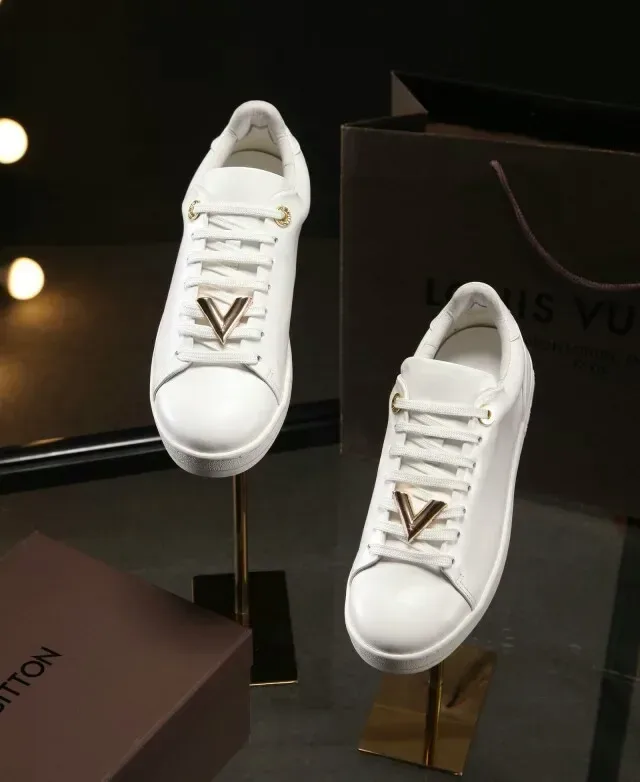 Louis Vuitton White Gold Smooth Leather LV Twist Hardware Lifestyle Sneakers 3