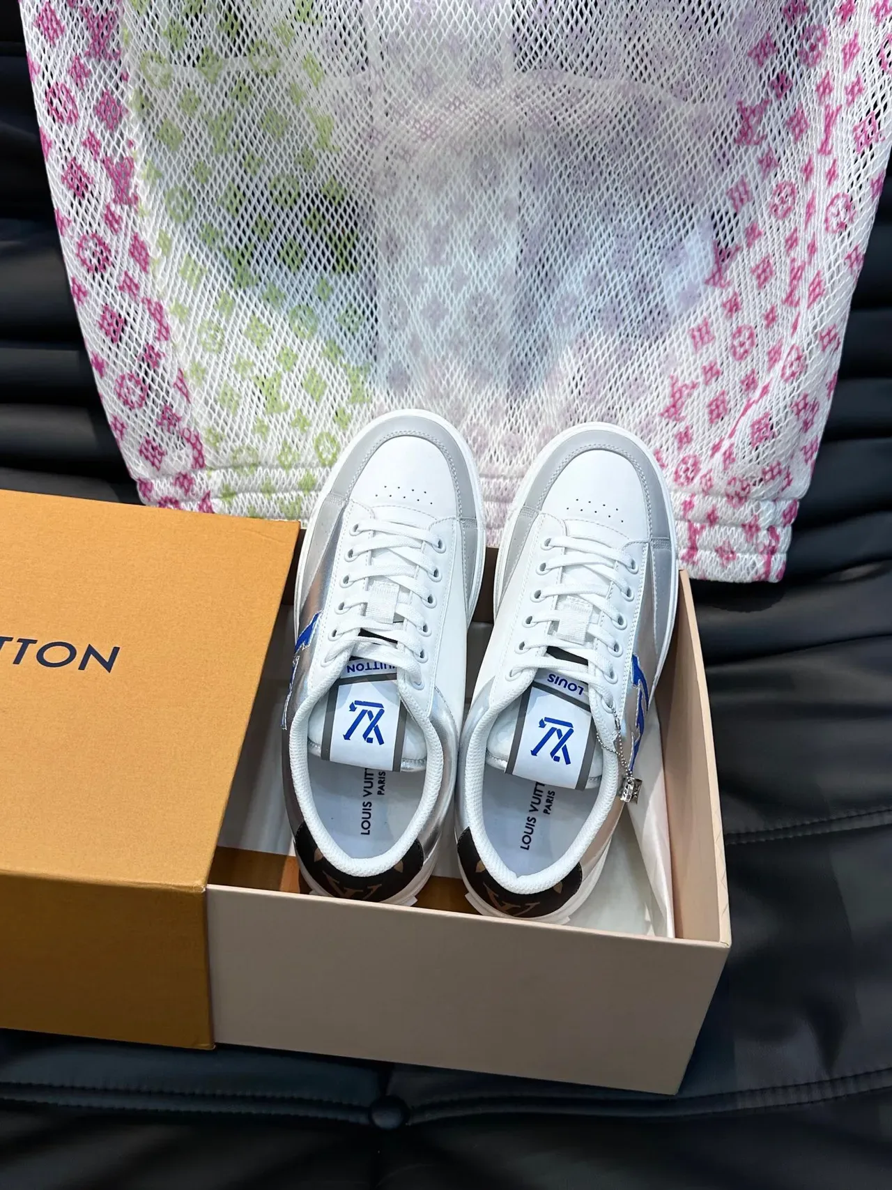 Louis Vuitton sneakers lifestyle blancs et gris low-top cuir et synthétique 5