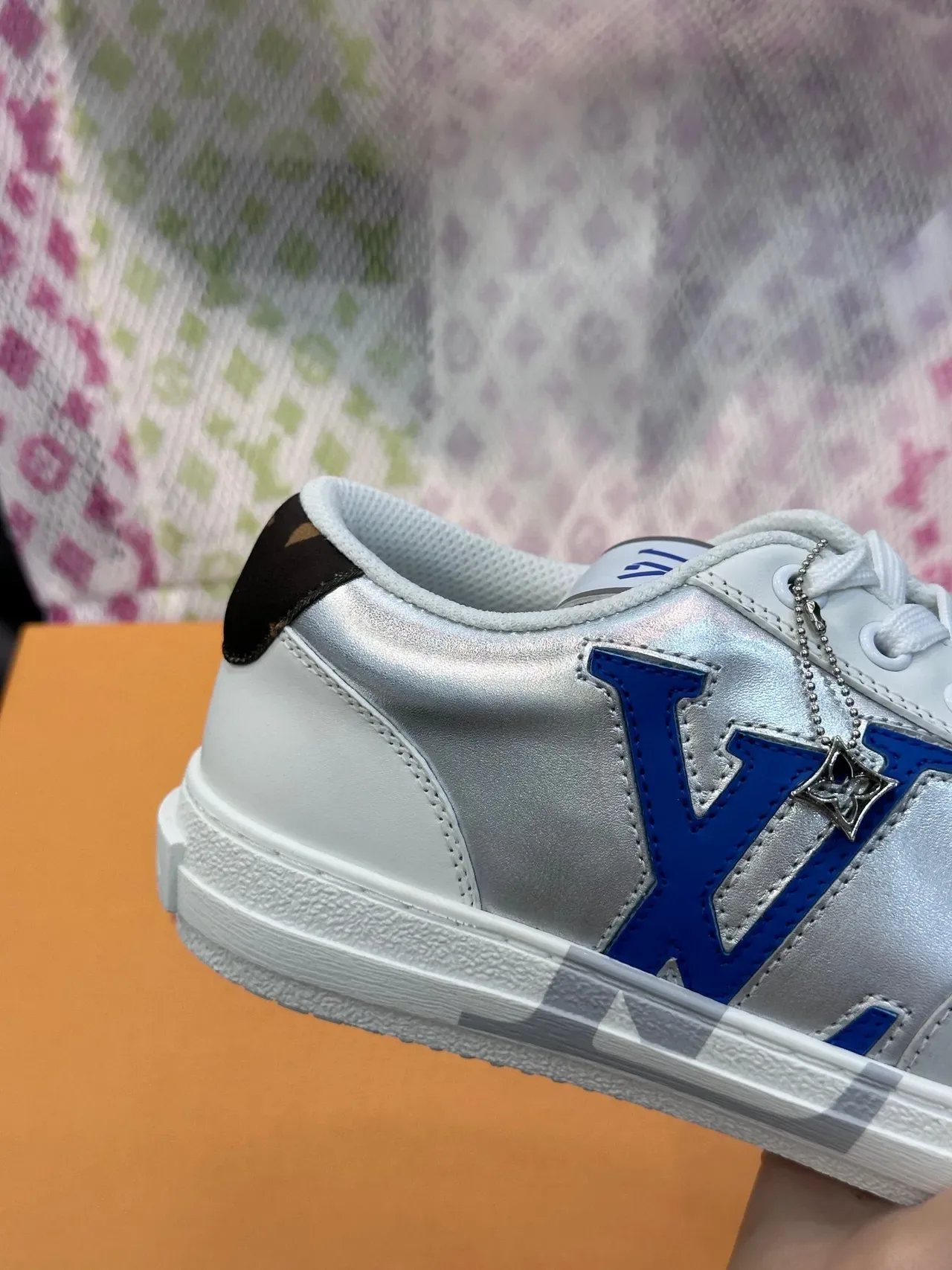 Louis Vuitton sneakers lifestyle blancs et gris low-top cuir et synthétique 9